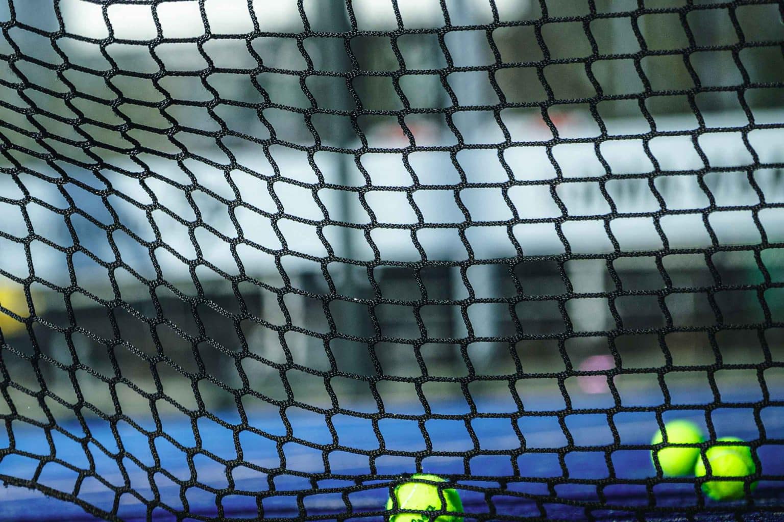 Hoe wordt een tennisbal gemaakt? | Hoe maken ze tennisballen?