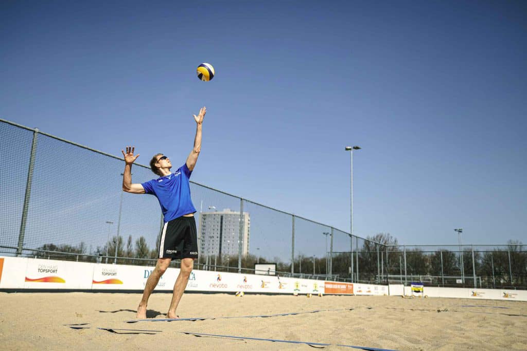 Hoeveel sets worden er gespeeld bij beachvolleybal
